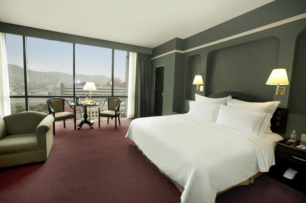 เฟียสตา อเมริกานา มอนเทเรย์ Hotel มอนแตร์เรย์ ภายนอก รูปภาพ